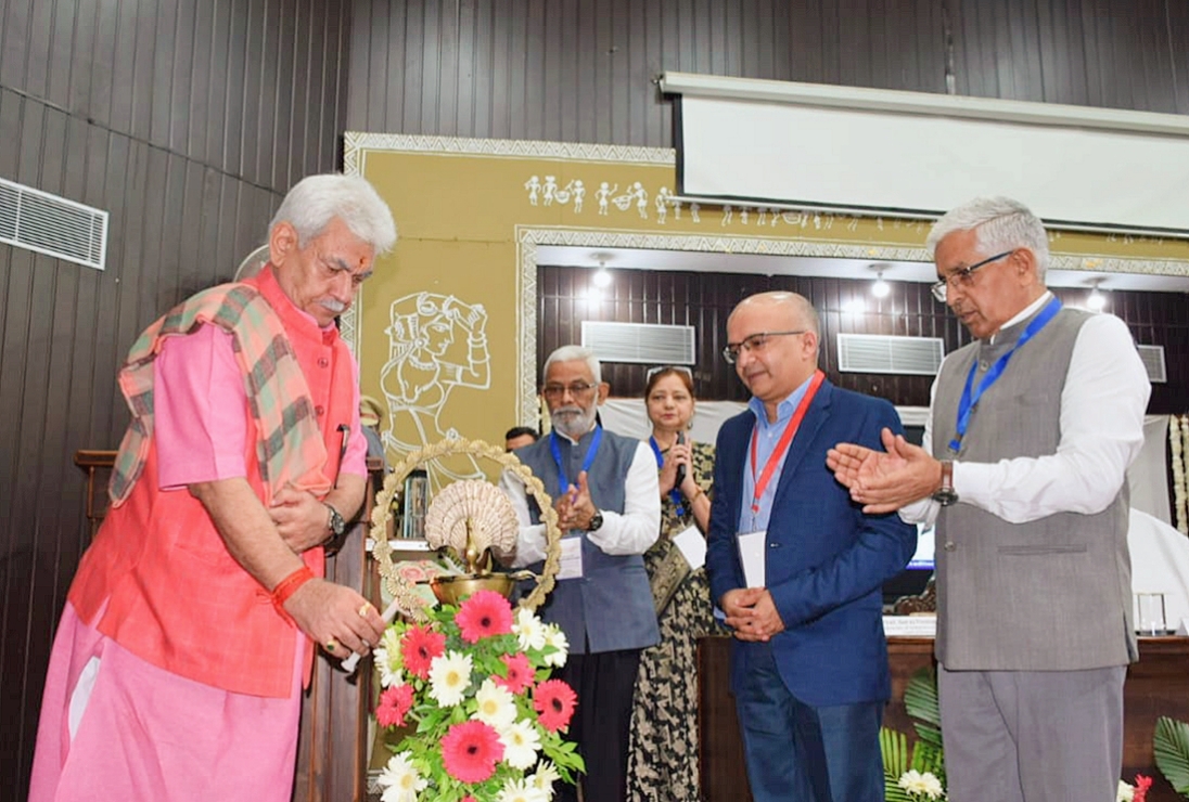 उपराज्यपाल ने जम्मू विश्वविद्यालय में अंतर्राष्ट्रीय सम्मेलन का उद्घाटन किया उपराज्यपाल ने जम्मू विश्वविद्यालय में अंतर्राष्ट्रीय सम्मेलन का उद्घाटन किया