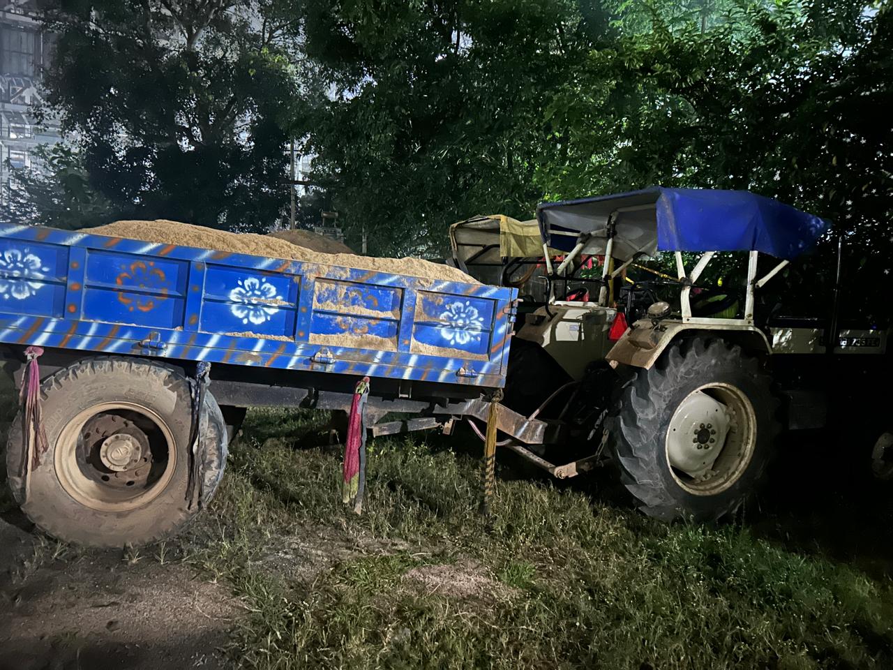 जब्त ट्रैक्टर जब्त ट्रैक्टर