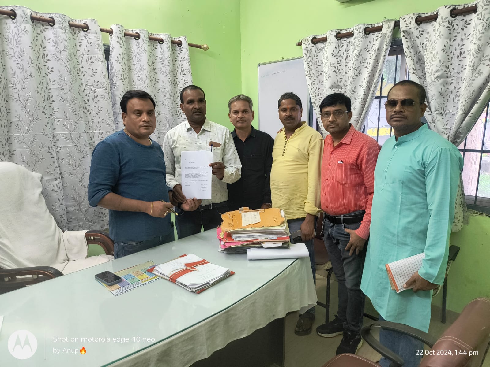 अनुविभागीय अधिकारी कुरुद को ज्ञापन सौंपते हुए भाजपाई। अनुविभागीय अधिकारी कुरुद को ज्ञापन सौंपते हुए भाजपाई।