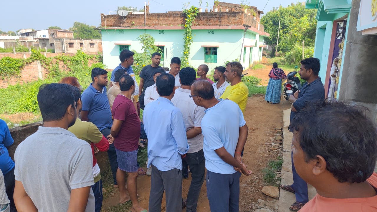 जांच करती पुलिस जांच करती पुलिस