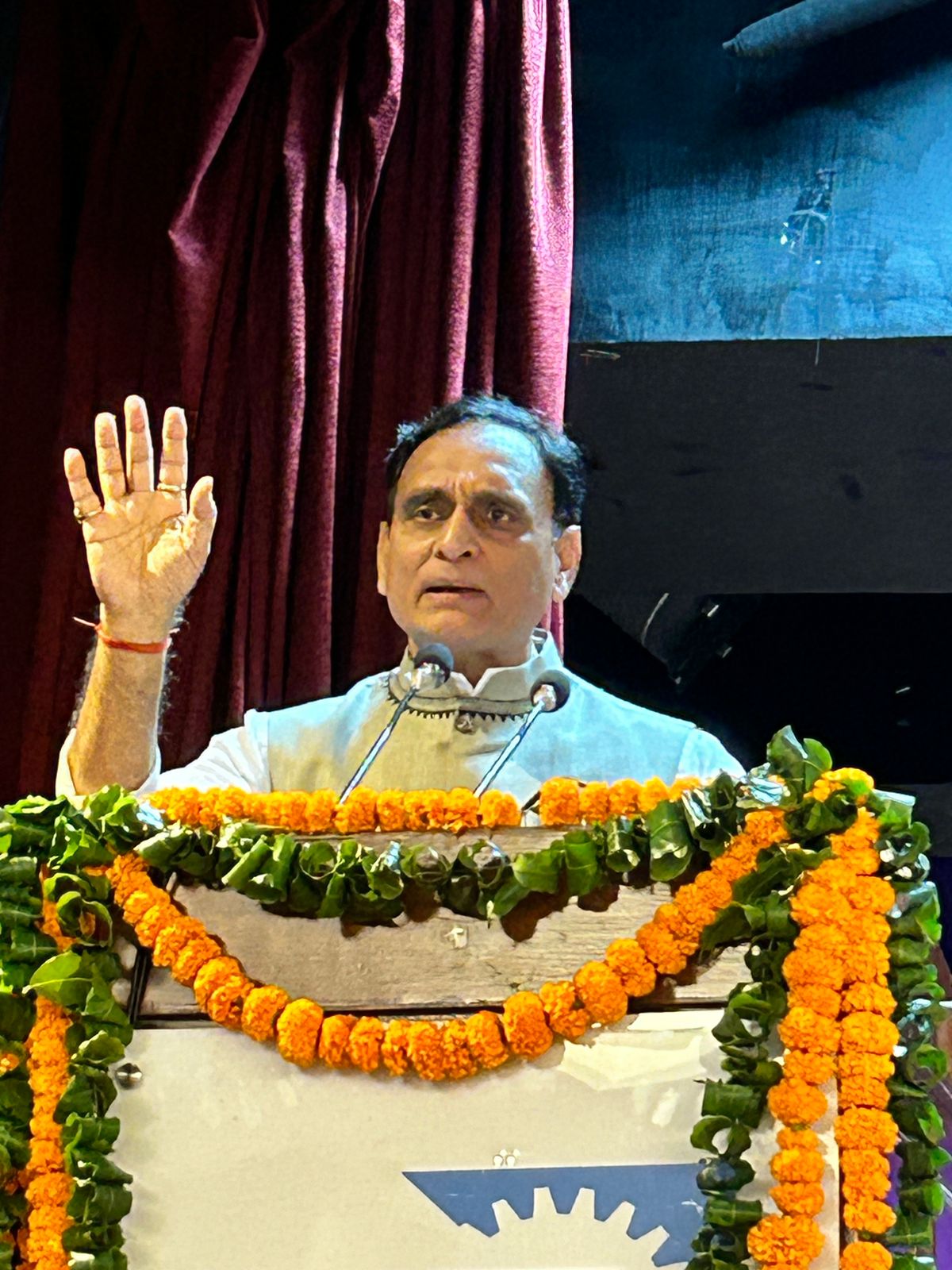 'विरासत' महोत्सव में बाेलते राज्यसभा सांसद प्रो. राकेश सिन्हा। 'विरासत' महोत्सव में बाेलते राज्यसभा सांसद प्रो. राकेश सिन्हा।
