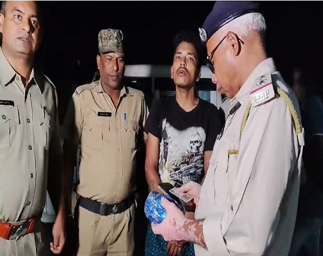 ब्राउन शुगर के साथ आरोपित गिरफ्तार ब्राउन शुगर के साथ आरोपित गिरफ्तार