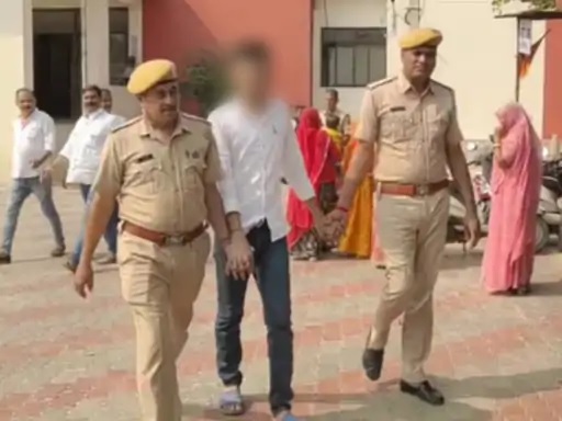 दोषी दुकानदार को सजा सुनाए जाने के बाद जेल भेज दिया गया। दोषी दुकानदार को सजा सुनाए जाने के बाद जेल भेज दिया गया।