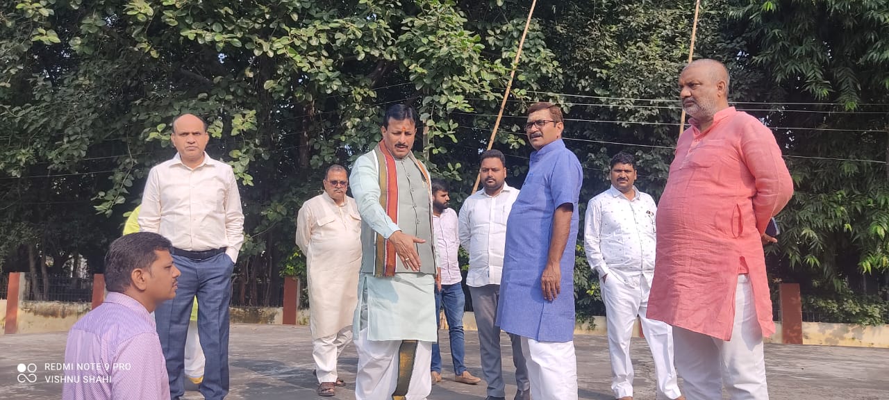 सम्पूर्णानंद संस्कृत विश्वविद्यालय में कुलपति के साथ शहर दक्षिणी के विधायक डॉ नीलकंठ सम्पूर्णानंद संस्कृत विश्वविद्यालय में कुलपति के साथ शहर दक्षिणी के विधायक डॉ नीलकंठ