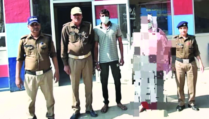 पुलिस गिरफ्त में आरोपित