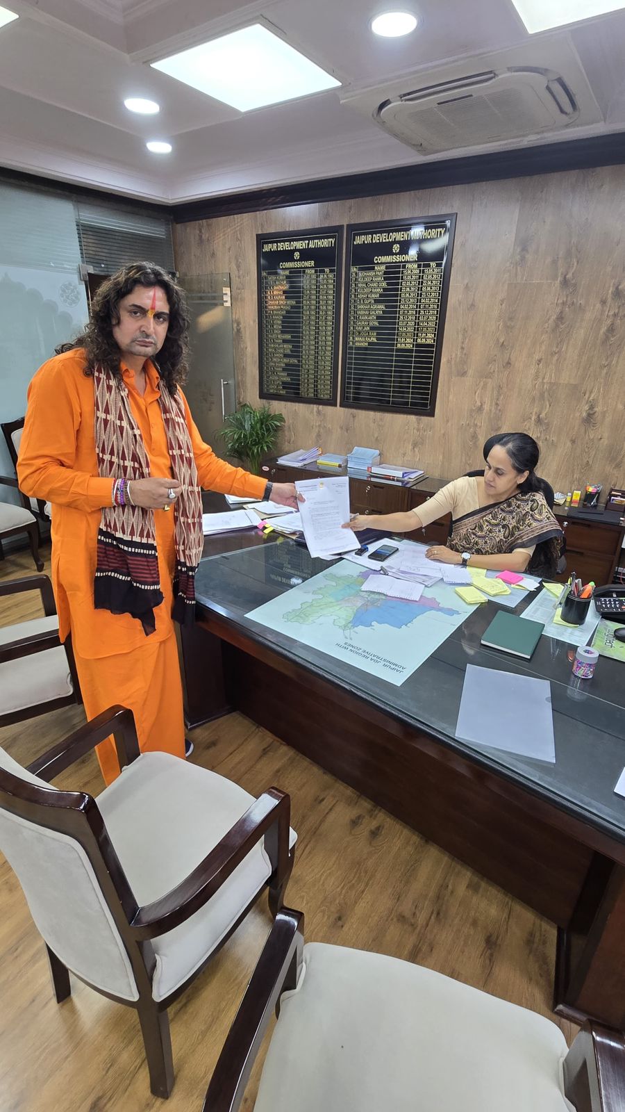 विधायक बालमुकुंद आचार्य ने बोर्ड ऑफ मुस्लिम वक्फ के बोर्ड लगाकर अवैध निर्माण करने की शिकायत जेडीए में की