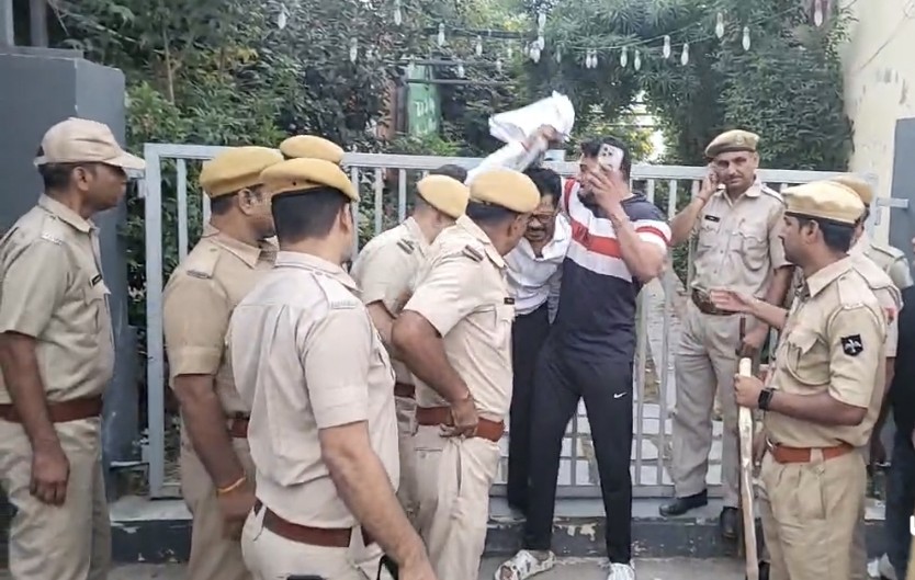 अजमेर के आनासागर के भराव क्षेत्र में बने समारोह स्थल, रेस्टोरेंट, होटल, शराब का ठेका, शोरूम सहित 39 दुकानें सीज अजमेर के आनासागर के भराव क्षेत्र में बने समारोह स्थल, रेस्टोरेंट, होटल, शराब का ठेका, शोरूम सहित 39 दुकानें सीज