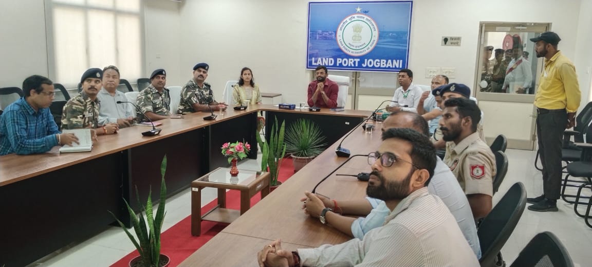 भारत नेपाल सीमा पर स्थित एकीकृत चेक पोस्ट का अररिया डीएम ने किया निरीक्षण