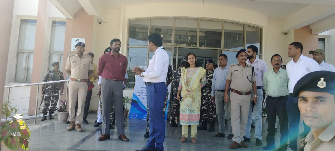 भारत नेपाल सीमा पर स्थित एकीकृत चेक पोस्ट का अररिया डीएम ने किया निरीक्षण
