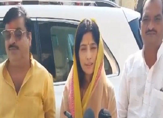 सांसद डिंपल यादव बयान देते हुए सांसद डिंपल यादव बयान देते हुए