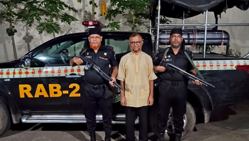 मोहम्मद मोनिरुज्जमां मोनी आरएबी की हिरासत में। फोटो-इंटरनेट मीडिया मोहम्मद मोनिरुज्जमां मोनी आरएबी की हिरासत में। फोटो-इंटरनेट मीडिया