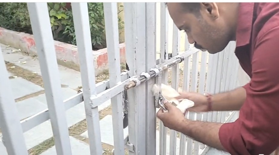 अजमेर के आनासागर के भराव क्षेत्र में बने समारोह स्थल, रेस्टोरेंट, होटल, शराब का ठेका, शोरूम सहित 39 दुकानें सीज अजमेर के आनासागर के भराव क्षेत्र में बने समारोह स्थल, रेस्टोरेंट, होटल, शराब का ठेका, शोरूम सहित 39 दुकानें सीज