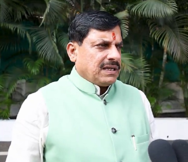 मीडिया से बातचीत करते हुए मुख्यमंत्री डॉ. मोहन यादव मीडिया से बातचीत करते हुए मुख्यमंत्री डॉ. मोहन यादव