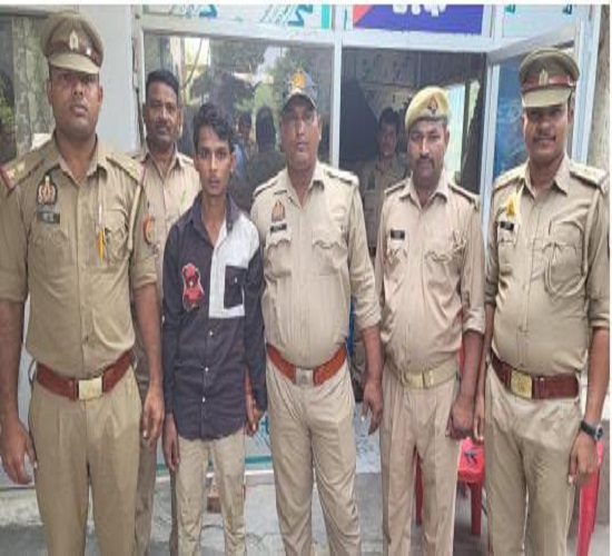 कानपुर: शिक्षिका के घर हुई लाखों की चोरी का खुलासा, दो गिरफ्तार कानपुर: शिक्षिका के घर हुई लाखों की चोरी का खुलासा, दो गिरफ्तार