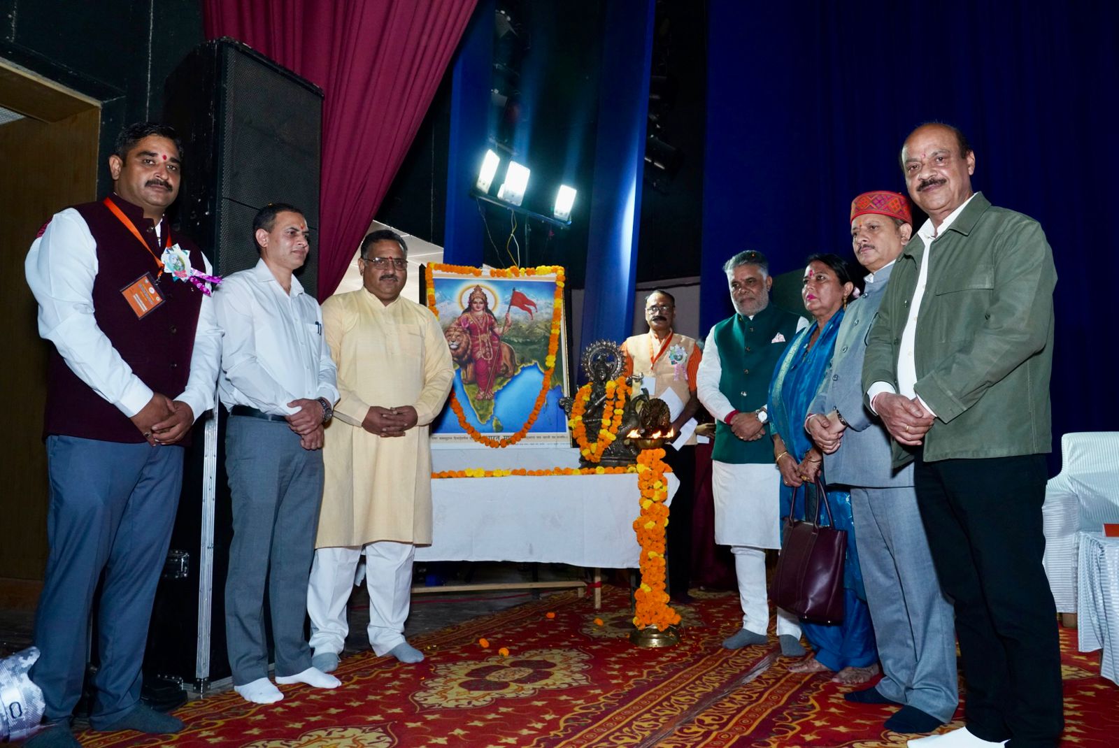 फिल्मोत्सव का शुभारंभ करते हुए सांसद डॉ राजीव भारद्वाज और अन्य। फिल्मोत्सव का शुभारंभ करते हुए सांसद डॉ राजीव भारद्वाज और अन्य।