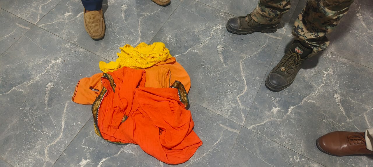 पुलिस द्वारा बरामद किया गया डकैतों का गमछा
