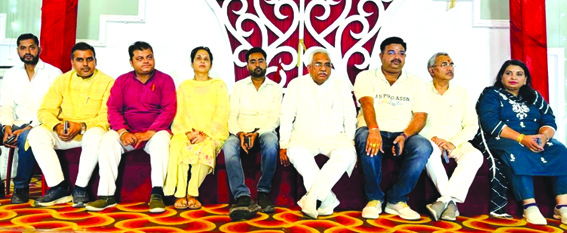बैठक के दौरान बैठक के दौरान