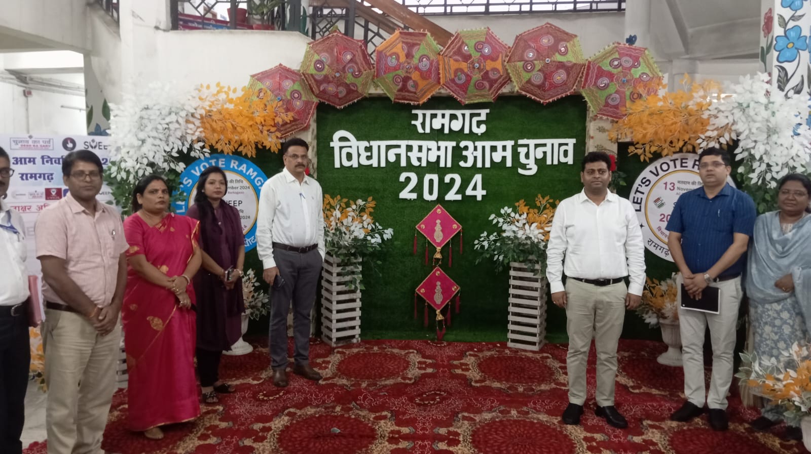 अभियान की शुरुआत करते अधिकारी अभियान की शुरुआत करते अधिकारी