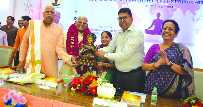 सम्मेलन के समापन के दौरान सम्मेलन के समापन के दौरान