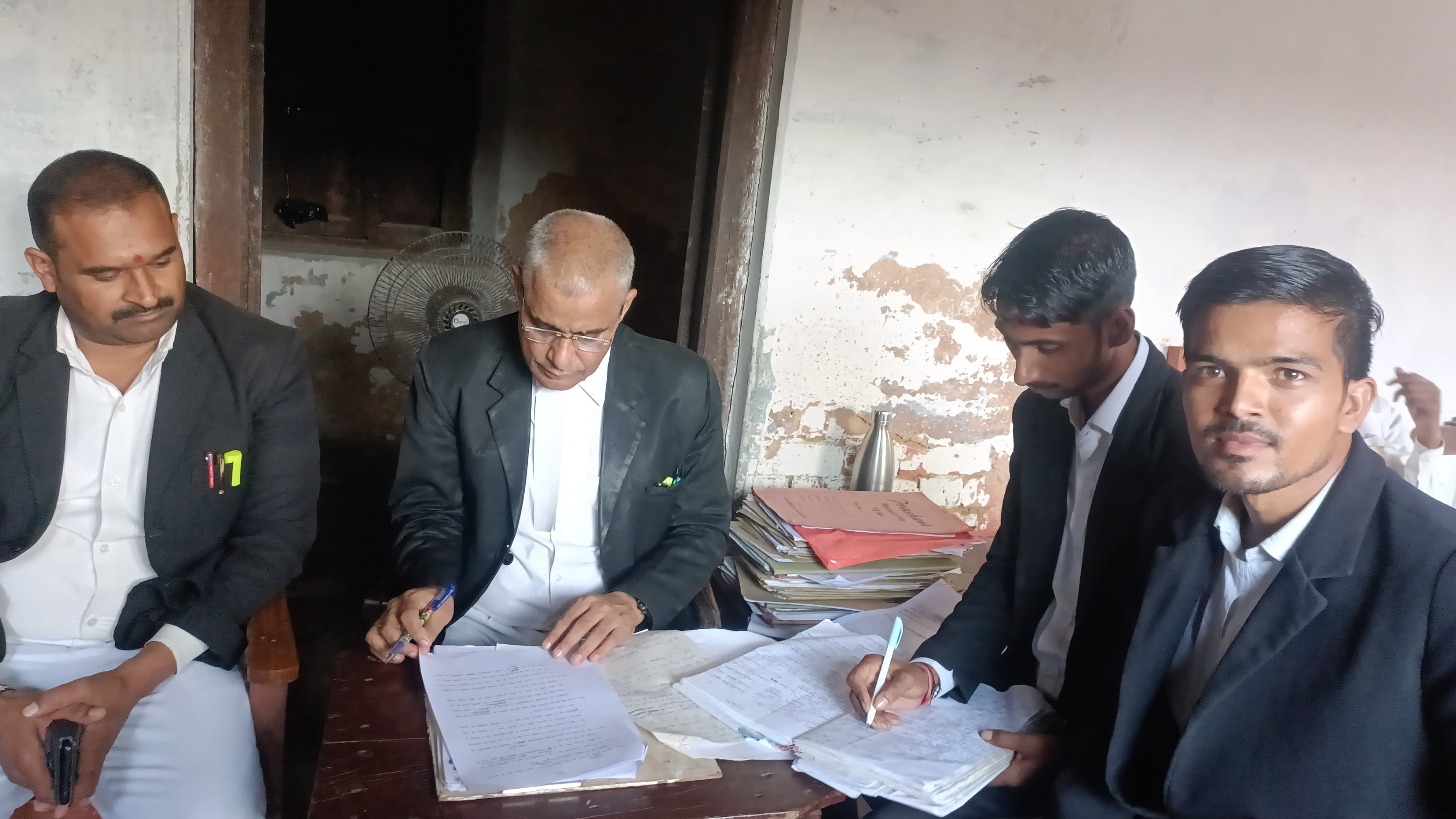 अटाला मस्जिद को लेकर वक्फ बोर्ड  पीस कमेटी के प्रार्थना पत्र कों  सिविल कोर्ट ने किया खारिज