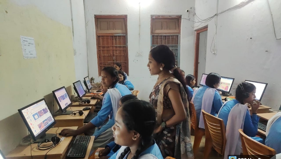 शासकीय कन्या उच्चतर माध्यमिक विद्यालय धमतरी के आईटी लैब में प्रैक्टिकल करती छात्राएं। शासकीय कन्या उच्चतर माध्यमिक विद्यालय धमतरी के आईटी लैब में प्रैक्टिकल करती छात्राएं।