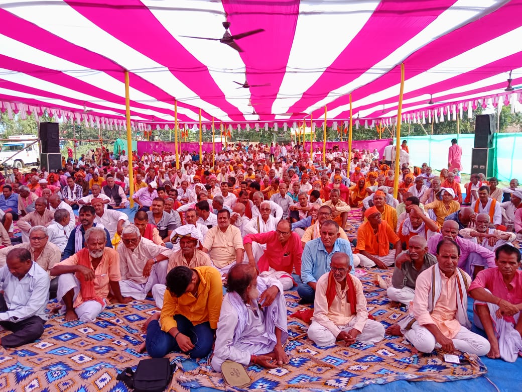 मंगल मिलन में भाग हिन्दू नवजागरण मंच के कार्यकर्ता मंगल मिलन में भाग हिन्दू नवजागरण मंच के कार्यकर्ता