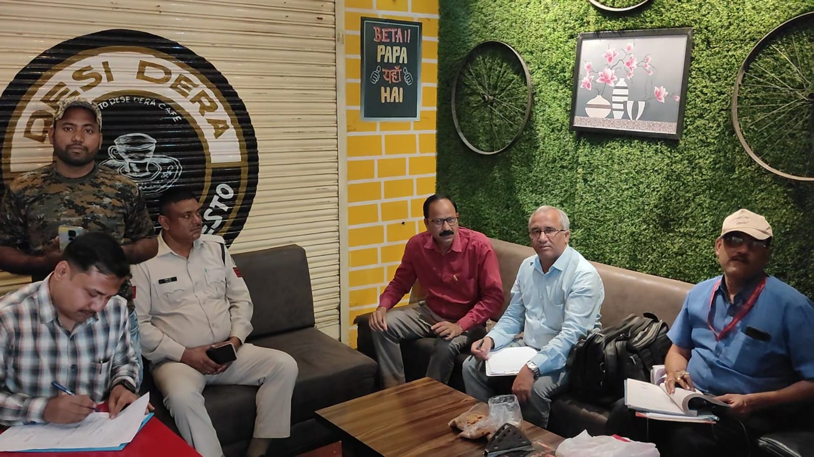 दो दिन में 25 से ज्यादा स्थानों से भरा सैंपल दो दिन में 25 से ज्यादा स्थानों से भरा सैंपल