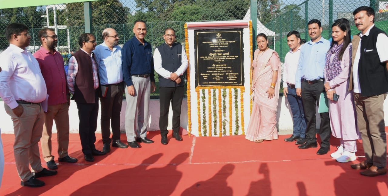 खेल मंत्री रेखा आर्या पवेलियन ग्राउंड में 5 साईट ओपेन हॉकी एस्ट्रोटर्फ का शुभारंभ करते।