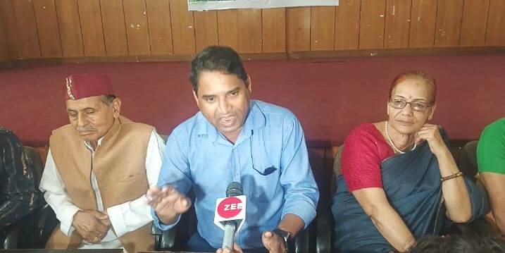 मीडिया से बातचीत करते भू-अध्यादेश अधिनियम अभियान (भू-कानून अभियान) उत्तराखंड के संस्थापक व मुख्य संयोजक शंकर सागर। मीडिया से बातचीत करते भू-अध्यादेश अधिनियम अभियान (भू-कानून अभियान) उत्तराखंड के संस्थापक व मुख्य संयोजक शंकर सागर।