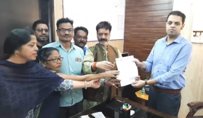 लघु व्यापारियों का प्रदर्शन लघु व्यापारियों का प्रदर्शन