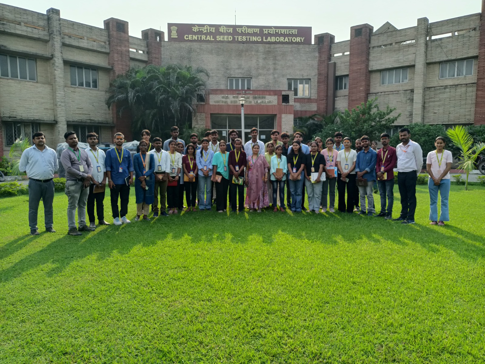 चार प्रमुख संस्थानों का शैक्षिक भ्रमण किया महायोगी गोरखनाथ विवि के छात्रों ने* चार प्रमुख संस्थानों का शैक्षिक भ्रमण किया महायोगी गोरखनाथ विवि के छात्रों ने*