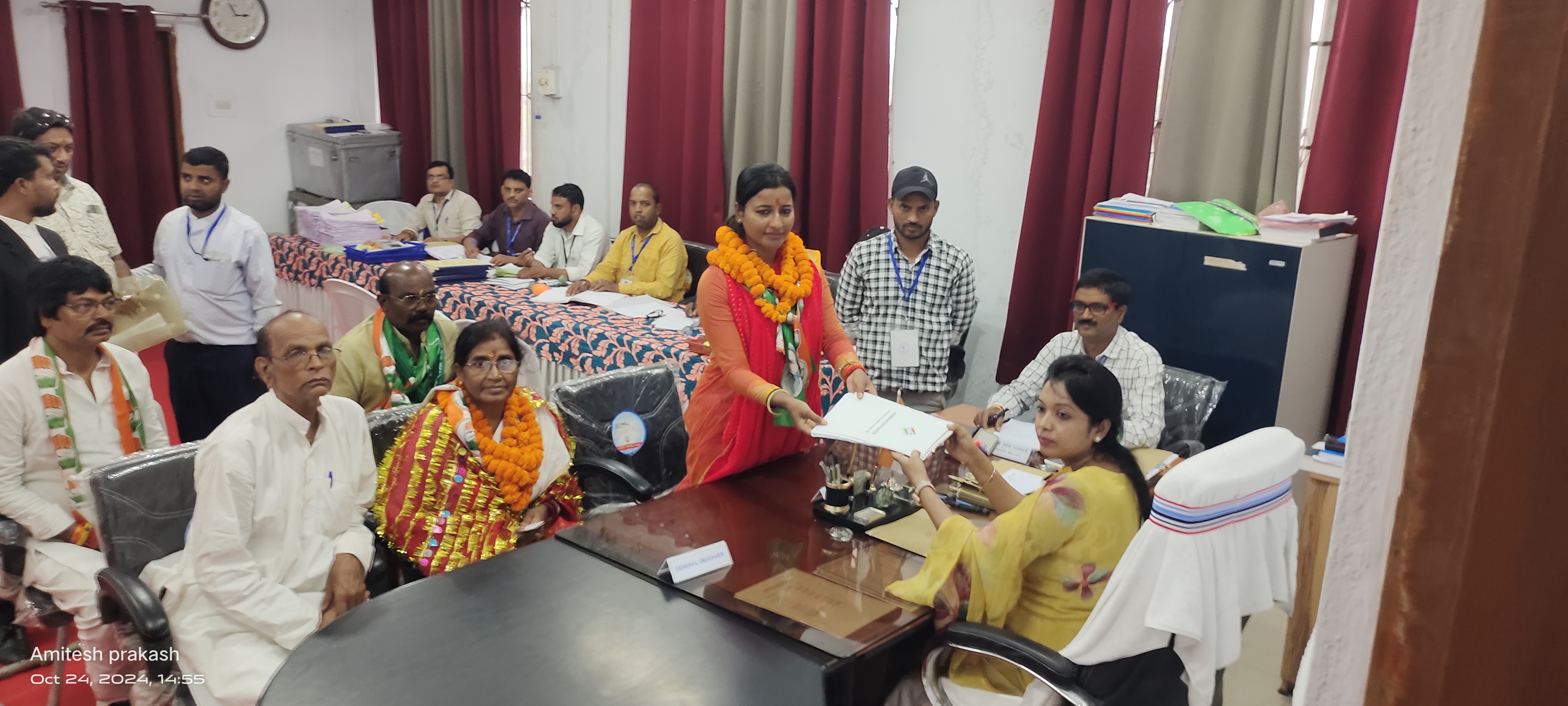 नामांकन करती अंबा प्रसाद नामांकन करती अंबा प्रसाद