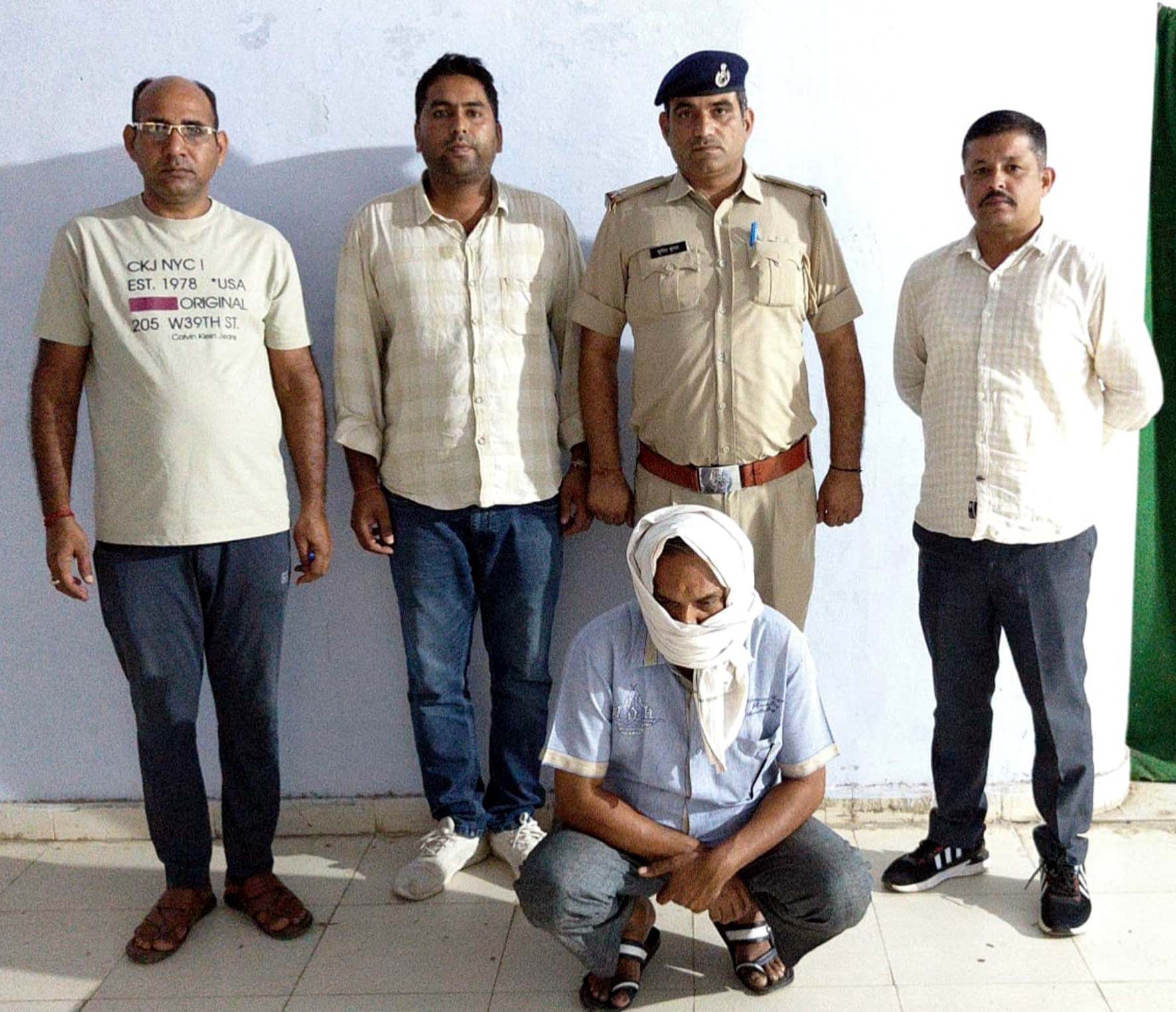 चोरी का सामान खरीदने वाला आरोपी पुलिस गिरफ्त में। चोरी का सामान खरीदने वाला आरोपी पुलिस गिरफ्त में।