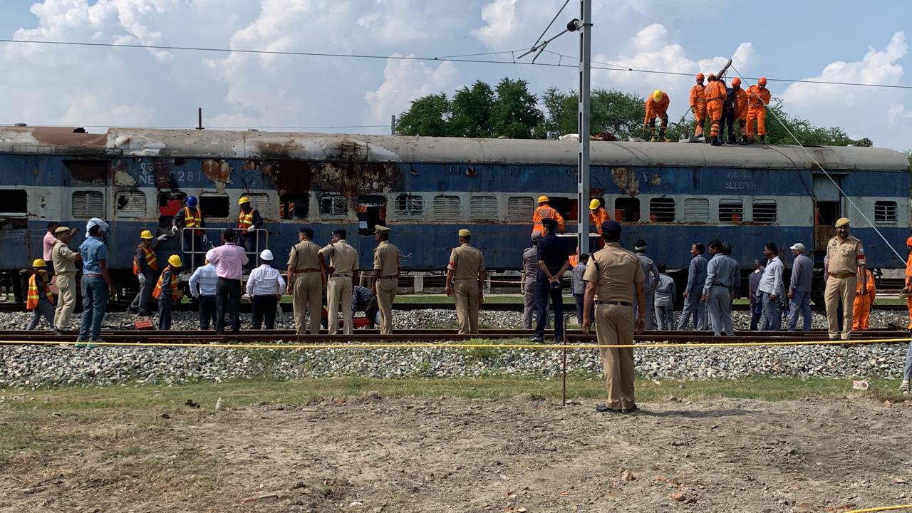 बनारस कोचिंग डिपो यार्ड की सिक लाइन में रेलवे का मॉकड्रिल