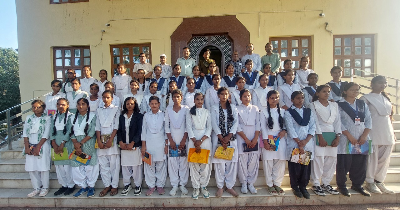 लड़कियों के लिए विज्ञान के क्षेत्र में असीम संभावनाएं हैं: प्रो. वंदना सिंह लड़कियों के लिए विज्ञान के क्षेत्र में असीम संभावनाएं हैं: प्रो. वंदना सिंह