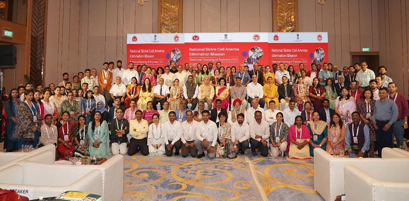 स्वास्थ्य विशेषज्ञों के दल के साथ राज्यपाल मंगुभाई पटेल स्वास्थ्य विशेषज्ञों के दल के साथ राज्यपाल मंगुभाई पटेल