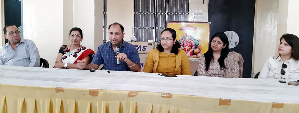 देश में हर चाैबीसवीं महिला काे हाेता है स्तन कैंसर, स्तन कैंसर जांच एवं स्क्रीनिंग के लिए दिल्ली से दो मशीनें मंगवा जांच करके दर्द रहित प्रक्रिया अपनाएंगे देश में हर चाैबीसवीं महिला काे हाेता है स्तन कैंसर, स्तन कैंसर जांच एवं स्क्रीनिंग के लिए दिल्ली से दो मशीनें मंगवा जांच करके दर्द रहित प्रक्रिया अपनाएंगे