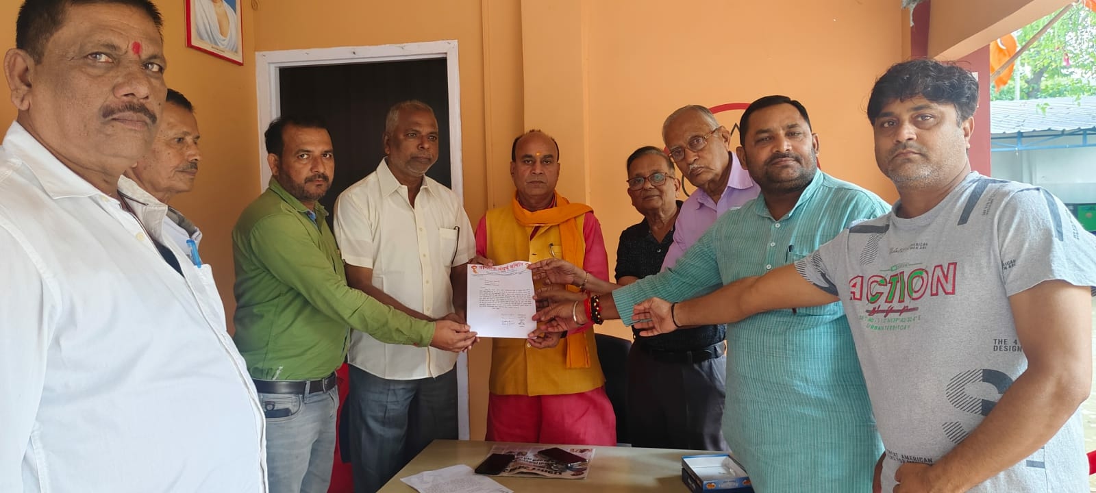 रेलवे क्रॉसिंग पर आरओबी निर्माण को लेकर फारबिसगंज विधायक से मिले नागरिक संघर्ष समिति के सदस्य रेलवे क्रॉसिंग पर आरओबी निर्माण को लेकर फारबिसगंज विधायक से मिले नागरिक संघर्ष समिति के सदस्य