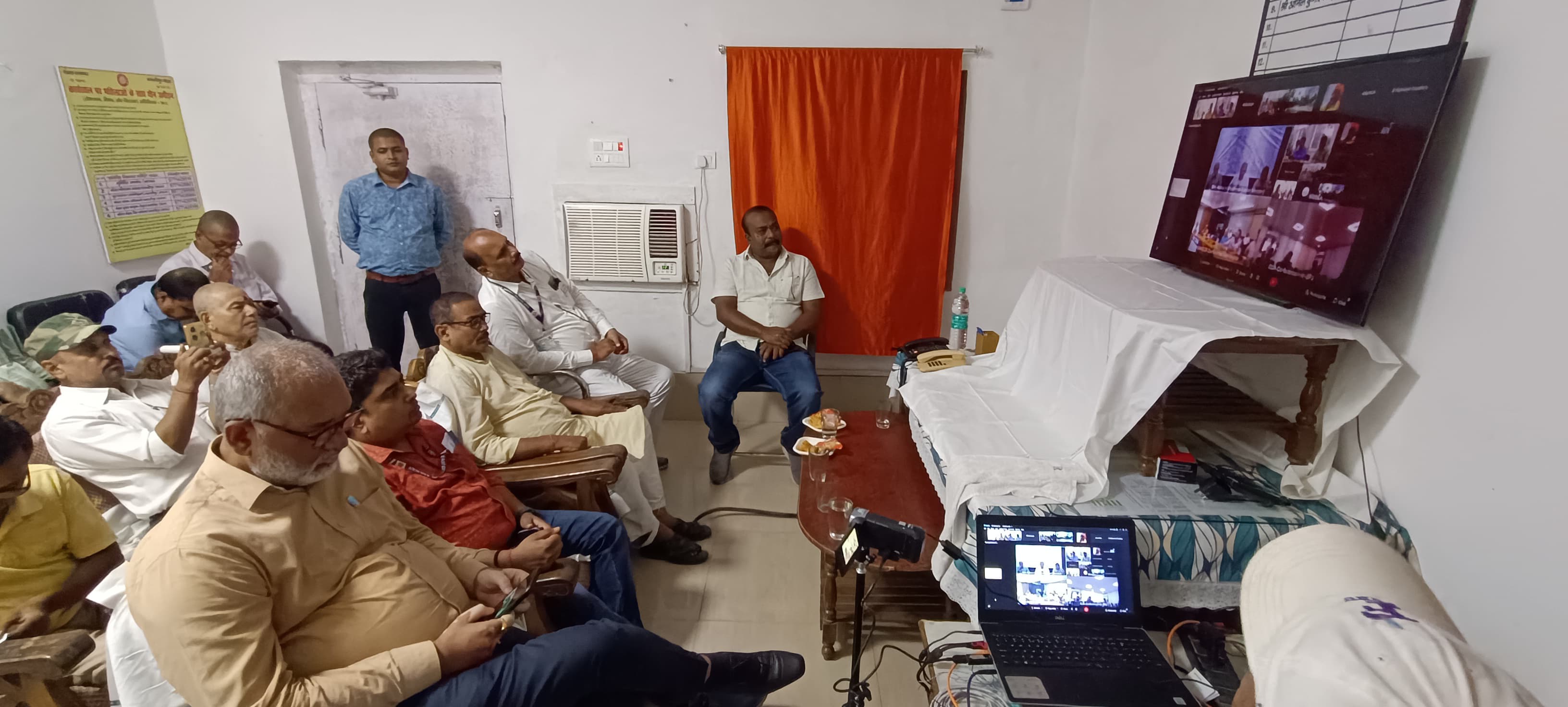गूगल मीट में भाग लेते केन्द्रीय राज्य मंत्री सांसद व अन्य गूगल मीट में भाग लेते केन्द्रीय राज्य मंत्री सांसद व अन्य
