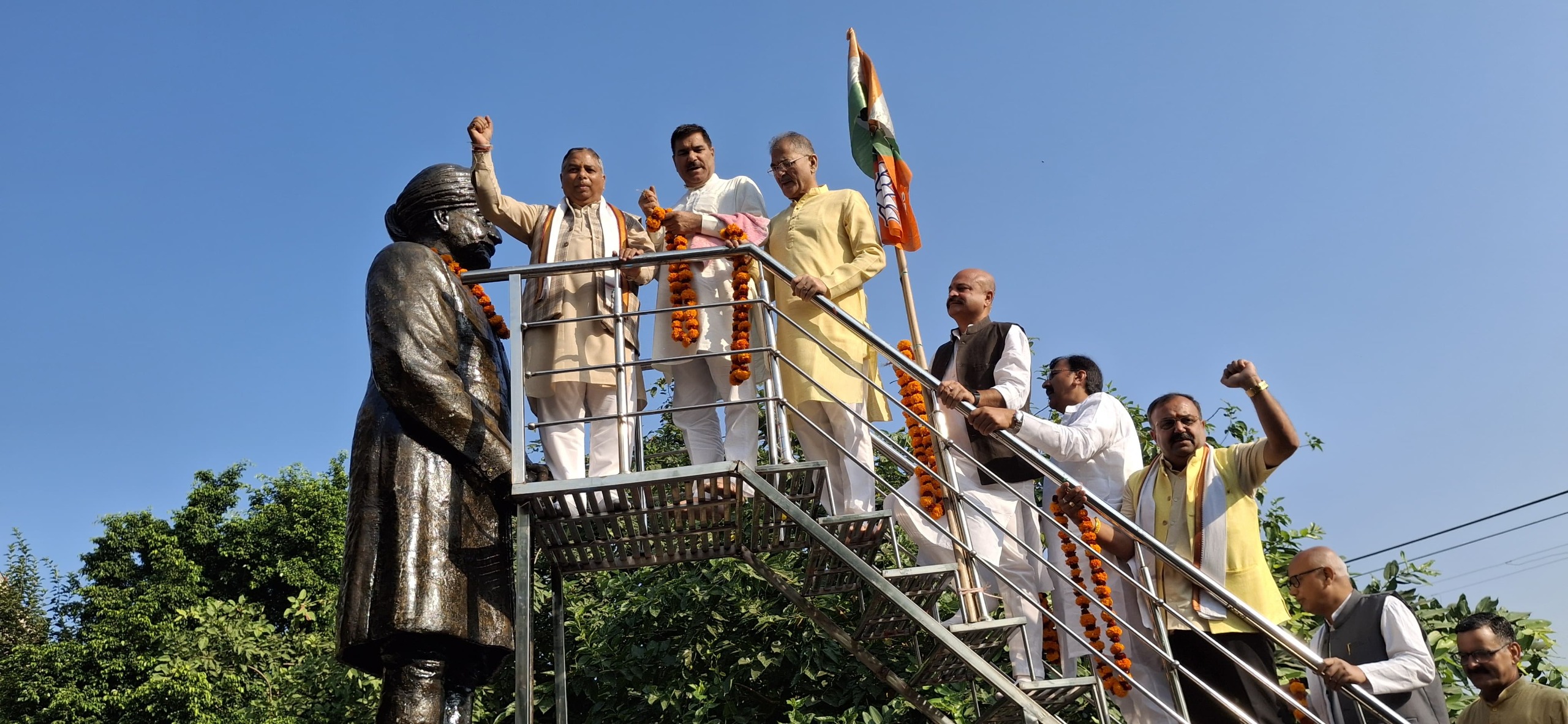 भाजपा ने जम्मू-कश्मीर में शेर-ए-डुग्गर पंडित प्रेम नाथ डोगरा की जयंती मनाई भाजपा ने जम्मू-कश्मीर में शेर-ए-डुग्गर पंडित प्रेम नाथ डोगरा की जयंती मनाई