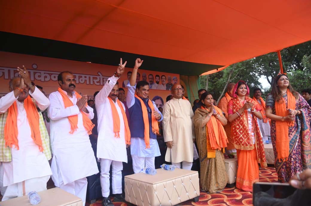 असम मुख्यमंत्री हिमंता बिस्वा सरमा सहित अनय् असम मुख्यमंत्री हिमंता बिस्वा सरमा सहित अनय्