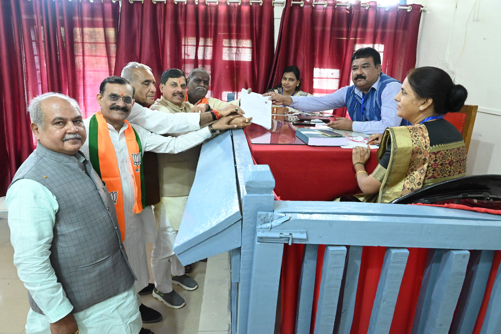 मुख्यमंत्री, भाजपा प्रदेश अध्यक्ष ने विजयपुर में पार्टी प्रत्याशी रामनिवास रावत का नामांकन दाखिल कराया मुख्यमंत्री, भाजपा प्रदेश अध्यक्ष ने विजयपुर में पार्टी प्रत्याशी रामनिवास रावत का नामांकन दाखिल कराया