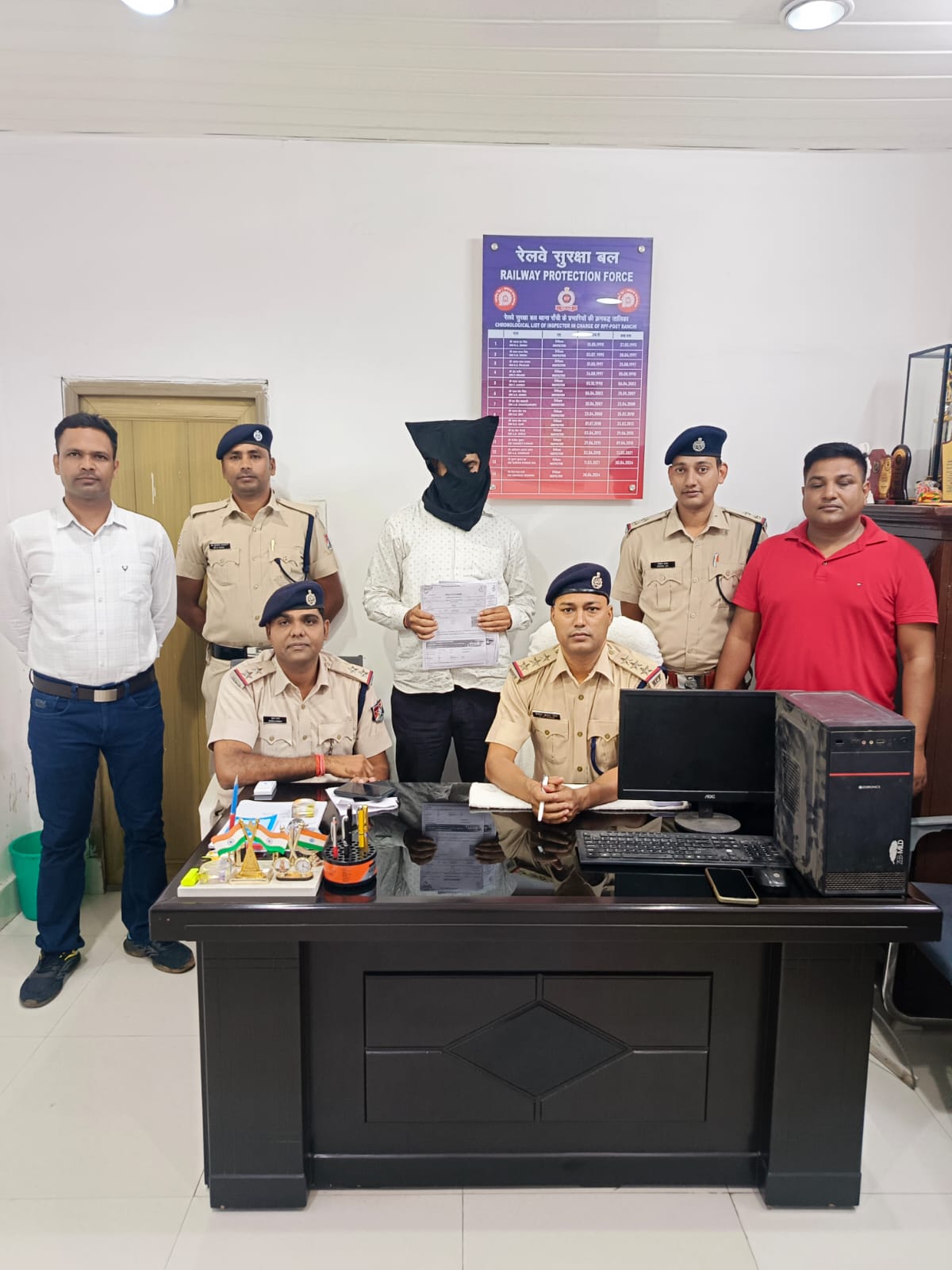 गिरफ्तार आरोपित और आरपीएफ गिरफ्तार आरोपित और आरपीएफ