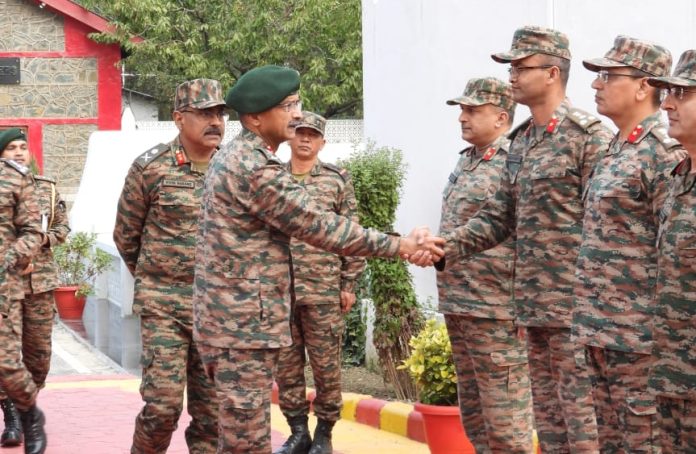 उत्तरी सेना के कमांडर लेफ्टिनेंट जनरल एम वी सुचिंद्र कुमार उत्तरी सेना के कमांडर लेफ्टिनेंट जनरल एम वी सुचिंद्र कुमार