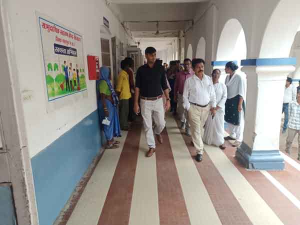 छतरपुर : कमिश्नर ने बिजावर इलाके का किया आकस्मिक निरीक्षण किया छतरपुर : कमिश्नर ने बिजावर इलाके का किया आकस्मिक निरीक्षण किया