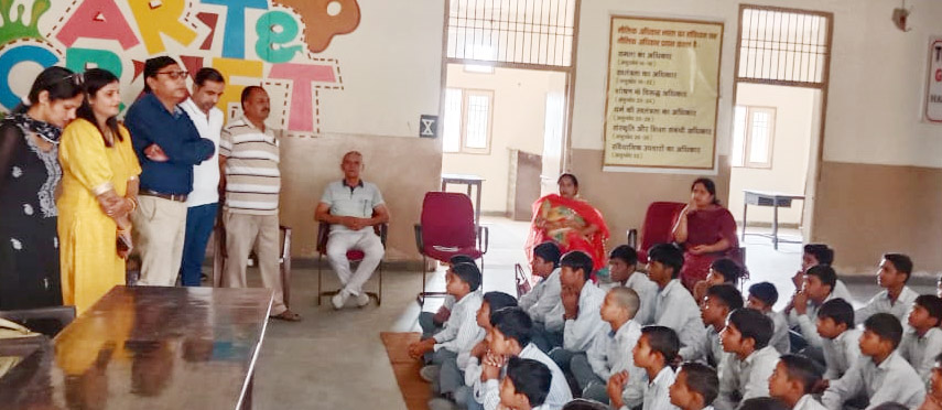 24 Snp-1 सोनीपत: सोनीपत खंड के राजकीय उच्च विद्यालय महलाना में पॉक्सो एक्ट की जानकारी देते हुए अधिकारी। 24 Snp-1 सोनीपत: सोनीपत खंड के राजकीय उच्च विद्यालय महलाना में पॉक्सो एक्ट की जानकारी देते हुए अधिकारी।