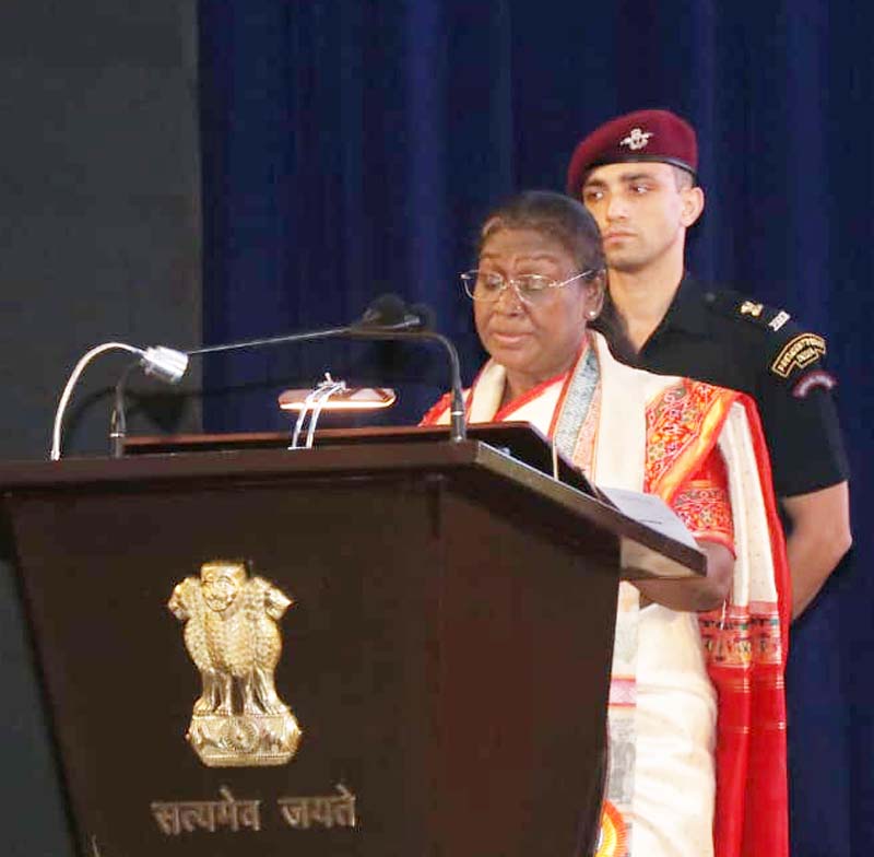 एम्स दीक्षांत समारोह काे संबाेधित करती राष्ट्रपति मुर्मु एम्स दीक्षांत समारोह काे संबाेधित करती राष्ट्रपति मुर्मु