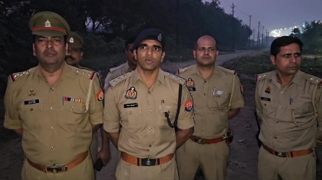 मुठभेड़ की जानकारी देते एसीपी रितेश मुठभेड़ की जानकारी देते एसीपी रितेश