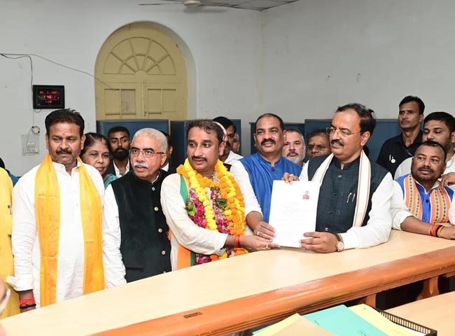 नामांकन नामांकन