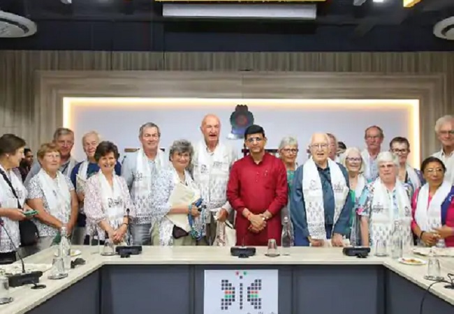 इंदौर की स्वच्छता देखने के लिए ऑस्ट्रेलिया से आई 18 सदस्यीय टीम इंदौर की स्वच्छता देखने के लिए ऑस्ट्रेलिया से आई 18 सदस्यीय टीम